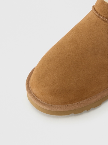 UGG Боти 'Classic' в кафяво