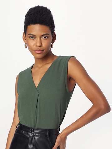 ABOUT YOU Shirt 'Juna' in Groen: voorkant