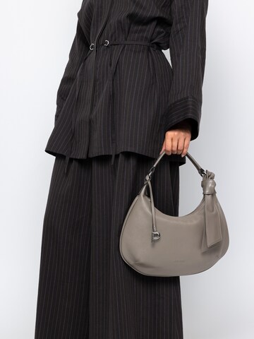 Picard Schultertasche ' Embrace ' in Grau: Vorderseite
