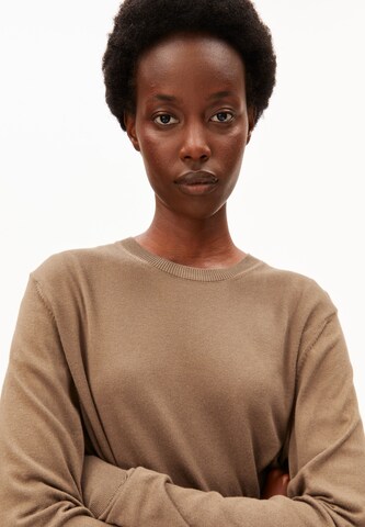 Pullover di ARMEDANGELS in marrone