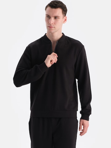 Dagi Sweatshirt in Zwart: voorkant