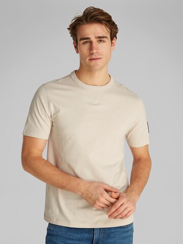 Calvin Klein Jeans Футболка в Серый: спереди