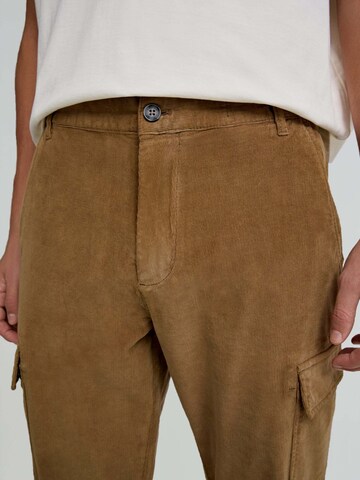 Regular Pantalon cargo Scalpers en marron