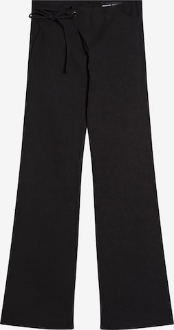 BershkaFlared/zvonoliki kroj Hlače - crna boja: prednji dio