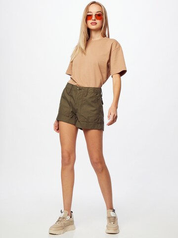 LEVI'S ® Regularen Hlače 'Ribcage Utility Short' | zelena barva