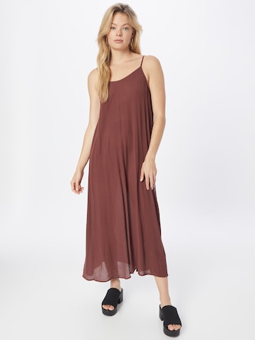 Robe d’été 'Caro' ABOUT YOU en marron : devant