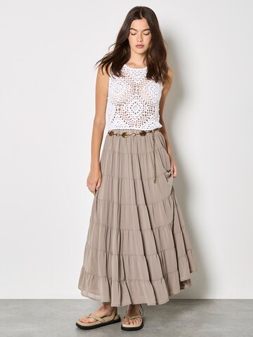 Apricot Top ' ' in White