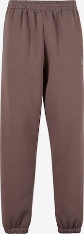 Karl Kani Tapered Housut värissä ruskea: etupuoli