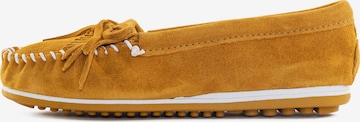 Minnetonka - Mocassins 'Kilty plus' em amarelo: frente