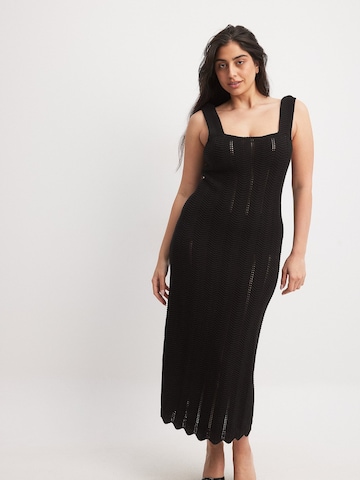 NA-KD Knitted dress in Black: front