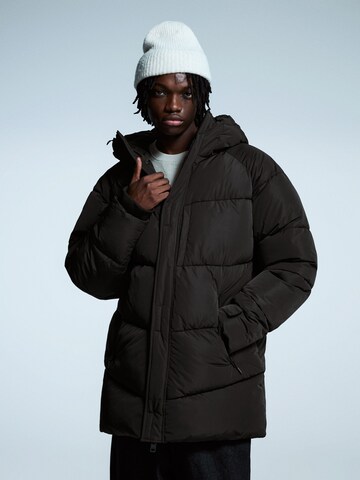 Bershka Vinterjacka i svart: framsida