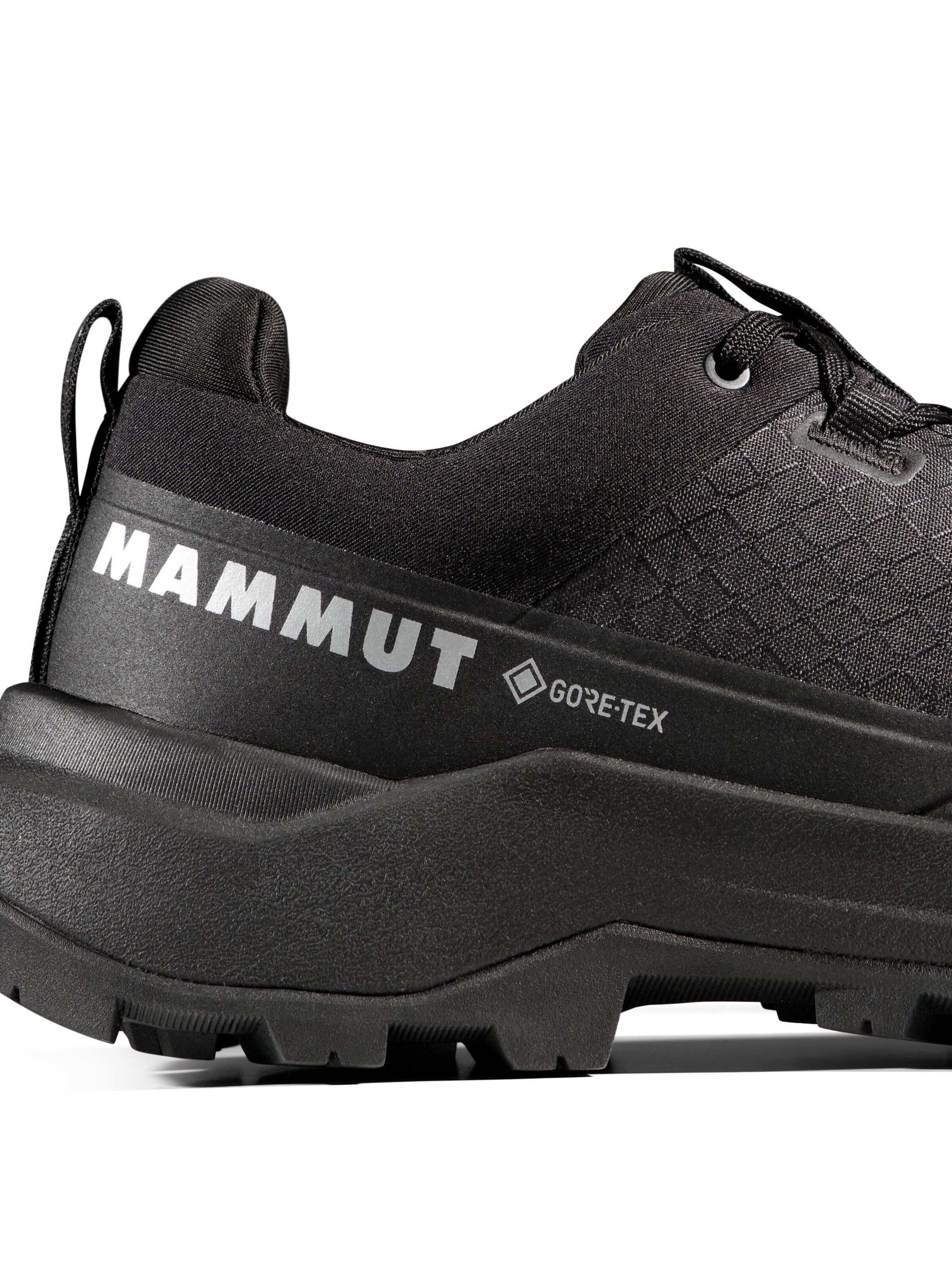 MAMMUT Flats 'Sertig III' in Black