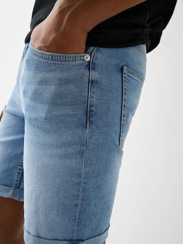 Bershka Regular Jeans i blå