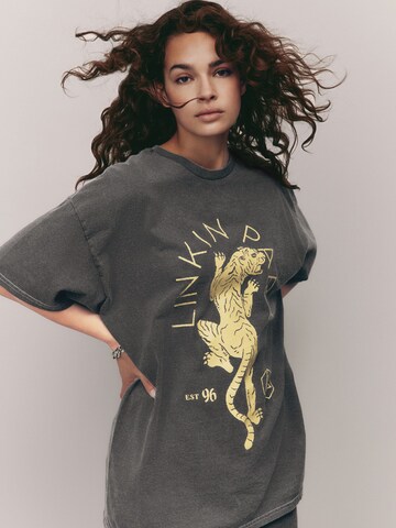 Next T-Shirt in Grau