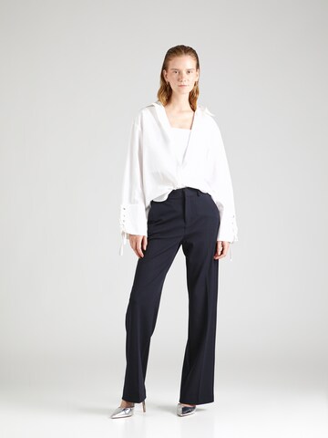 regular Pantaloni con piega frontale di mbym in blu