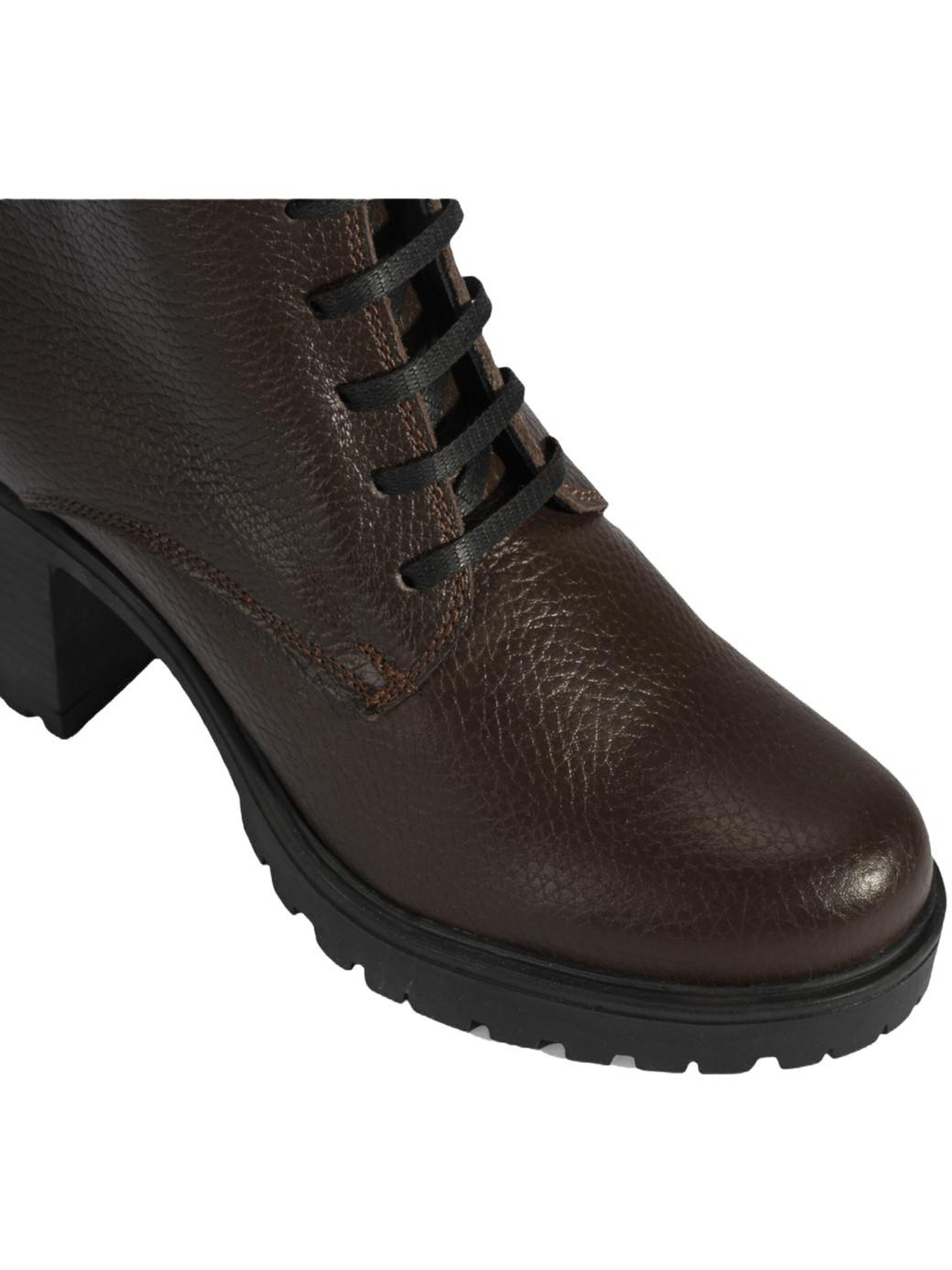 Desa Boots in Brown