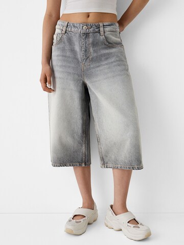 Bershka Wide leg Jeans in Grey: front