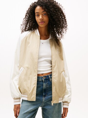 Tommy Jeans Демисезонная куртка в Зеленый