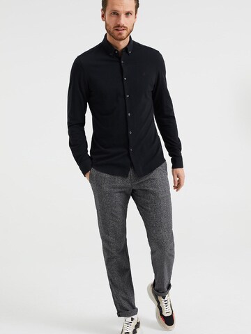 Slim fit Cămașă de la WE Fashion pe negru