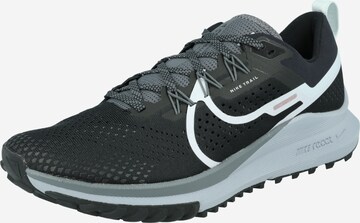 NIKE Springsko 'React Pegasus Trail 4' i svart: framsida