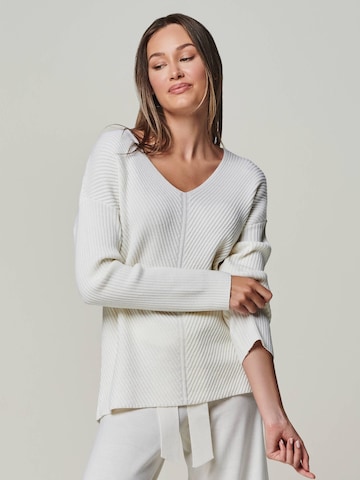 YOU LOOK PERFECT Sweater 'BLOSSOM' in White: front