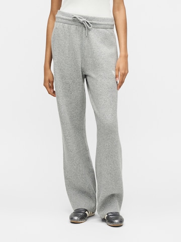 ADIDAS ORIGINALS Rozkloszowany krój Spodnie 'Essentials' w kolorze szary: przód