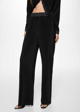 Wide Leg Pantalon 'Pili' MANGO en noir : devant