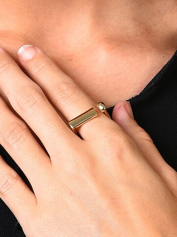 SOHI Ring 'Quinn Ma' in Gold: front