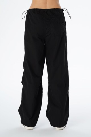 Cross Jeans Tapered Pants 'C 4807' in Black