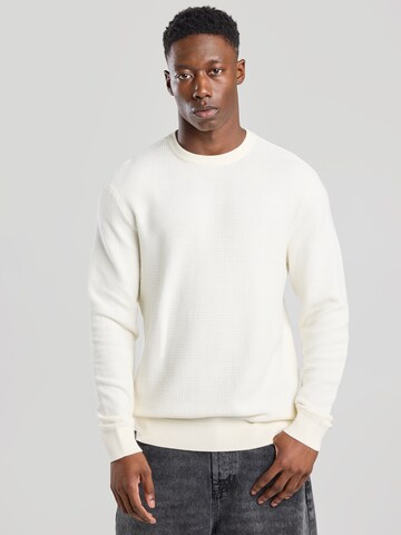 America Today Sweater in White: front