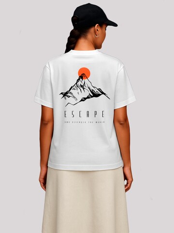 T-shirt 'Escape Discover the World Mountain' F4NT4STIC en blanc : devant