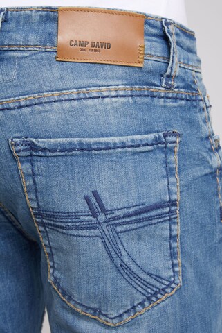 CAMP DAVID Regular Jeans BR:AD mit Destroy-Effekten in Blau