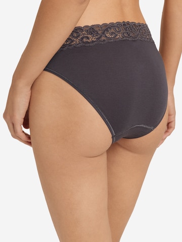 Hanro Mini Slip ' Moments ' in Schwarz