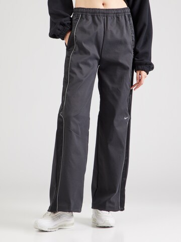 Nike Sportswear Loosefit Hose in Schwarz: Vorderseite