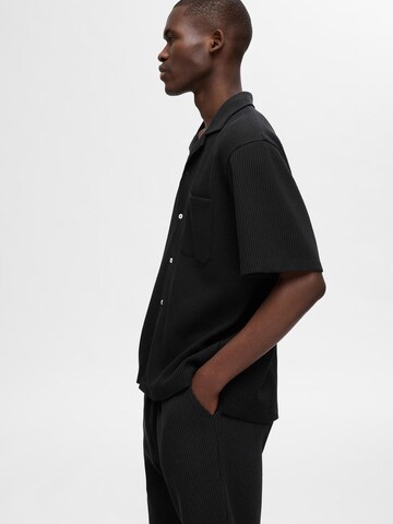 SELECTED HOMME Comfort fit Button Up Shirt 'SLHCasper' in Black