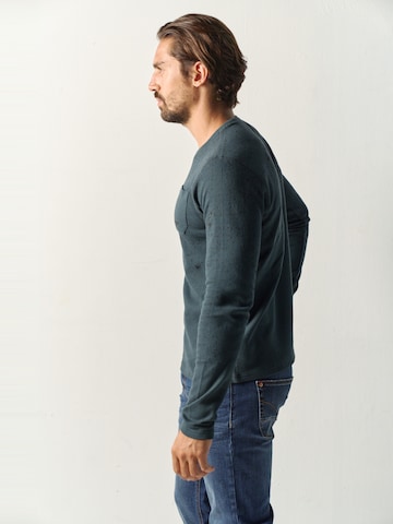 Tricou de la KOROSHI pe verde