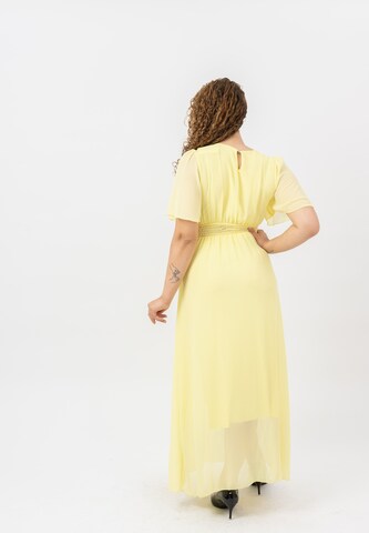Abito di Elara in giallo