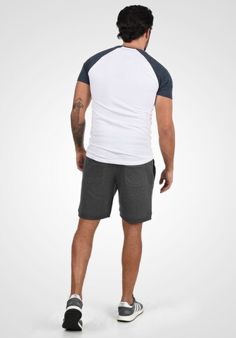 !Solid Regular Sweatshorts in Grau