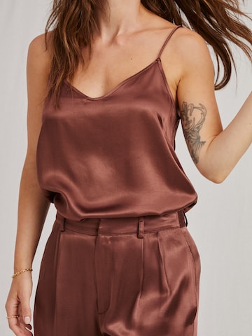 A LOT LESS Top 'Tayra' in Brown