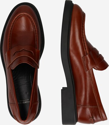 VAGABOND SHOEMAKERS - Sapato Slip-on 'ALEX' em castanho