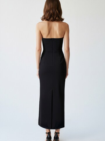 Trendyol Вечернее платье в Черный