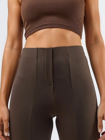 Busem - Flared Leggings em castanho