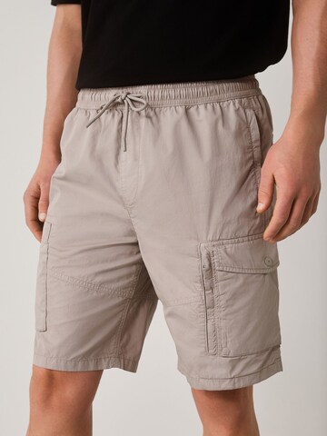 Next Regular Byxa i grå: framsida