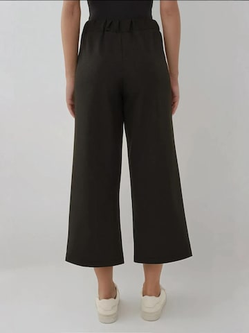 Wide leg Pantaloni con pieghe di Hiccup in nero