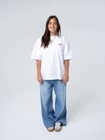 BAYSIDE BOUND Oversized shirt 'THE I AM NOT A NICHE UNISEX OVERSIZE TEE' in White: front