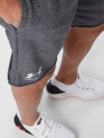 Regular Pantalon de sport 'Rival Terry' UNDER ARMOUR en gris