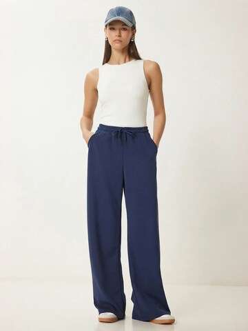 Wide leg Pantaloni sportivi di Happiness İstanbul in blu