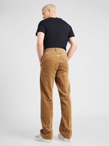 Brixton Regular Chino 'CHOICE' in Bruin