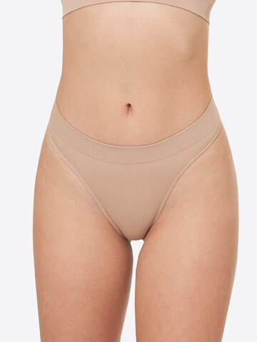 String di Yenita in beige: frontale