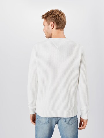 Coupe regular Pull-over Tommy Jeans en blanc